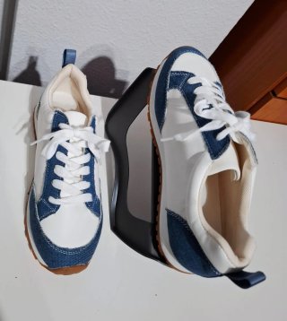 Zapatillas blancas y azules T40