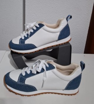 Zapatillas blancas y azules T40