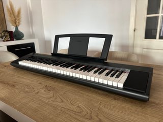 Piano Yamaha Piaggero NP12