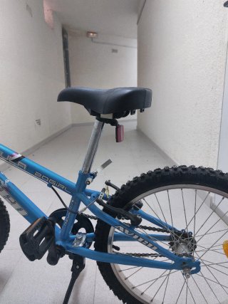Bicicleta infantil azul 6-9 años
