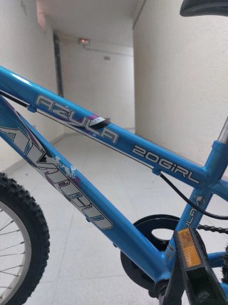 Bicicleta infantil azul 6-9 años