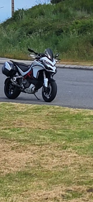 Ducati Multistrada 1200 S Blanca y Negra