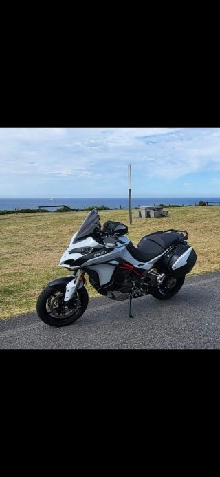 Ducati Multistrada 1200 S Blanca y Negra