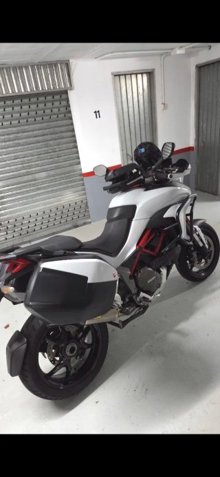 Ducati Multistrada 1200 S Blanca y Negra