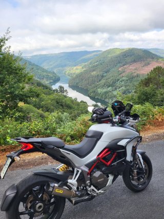 Ducati Multistrada 1200 S Blanca y Negra