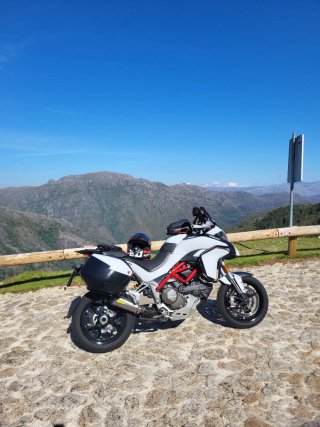 Ducati Multistrada 1200 S Blanca y Negra