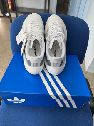 Zapatillas Adidas Hyperboost Blancas y Grises