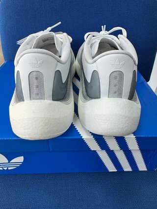 Zapatillas Adidas Hyperboost Blancas y Grises