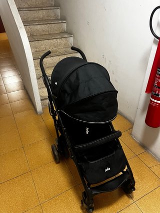 Silla de paseo Joie Brisk LX negra