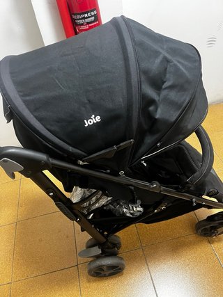 Silla de paseo Joie Brisk LX negra
