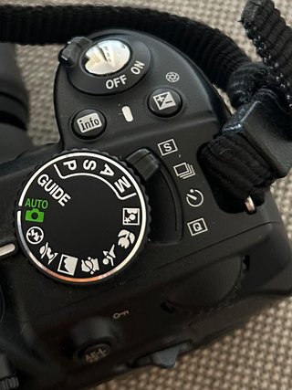 Nikon D3100 + Objetivo 18-55mm (7000 disparos)