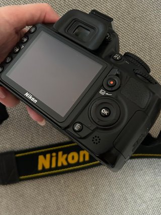 Nikon D3100 + Objetivo 18-55mm (7000 disparos)
