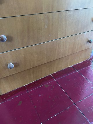 Cómoda de madera marrón