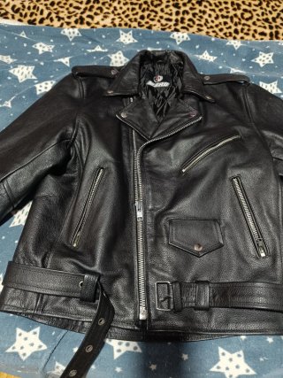 Chaqueta de cuero negra