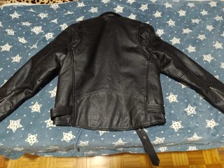 Chaqueta de cuero negra