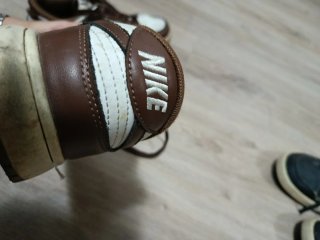 Zapatillas Nike Marrones y Blancas