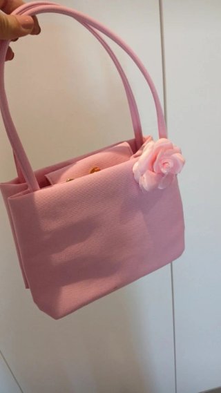 Mala de mão rosa Lalique com flor