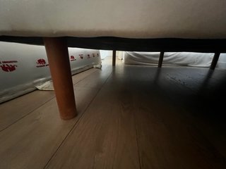 Base de cama Flex Beige con 6 patas de madera