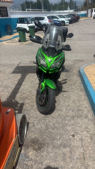 Moto Kawasaki Adventure Verde