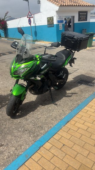 Moto Kawasaki Adventure Verde