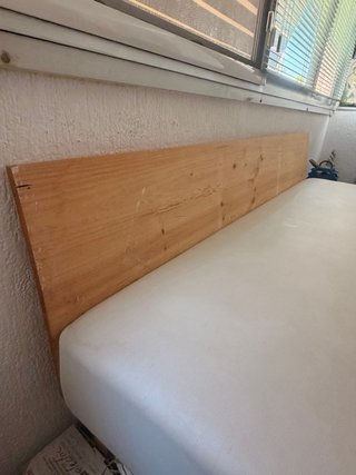 Sofá-cama madera con colchón de polipiel