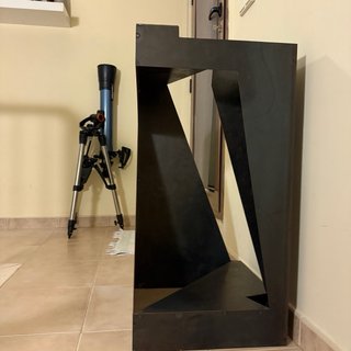 Escultura metálica moderna