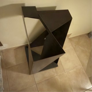 Escultura metálica moderna