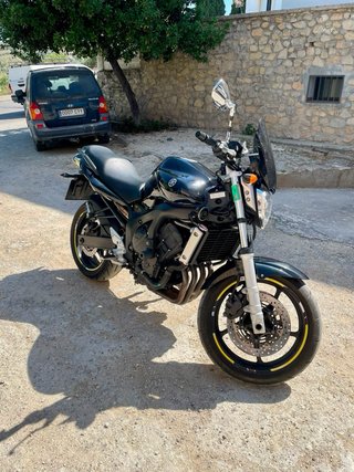Yamaha FZ6 Naked Negra