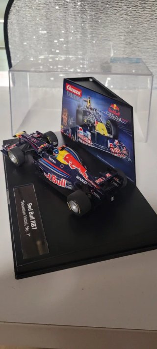 Coche Scalextric Red Bull RB7 Sebastian Vettel