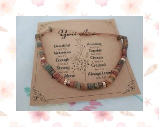 Preciosa pulsera con tarjeta significativa