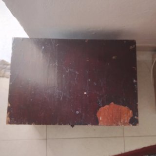 Baúl estilo japonés con pintura de león