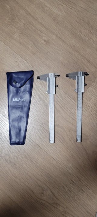 Calibre Mitutoyo con funda