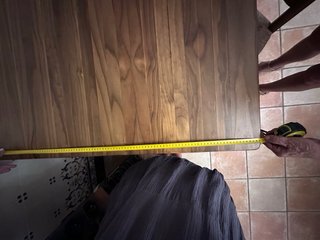 Mesa de comedor de madera y sillas