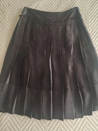 Falda plisada negra