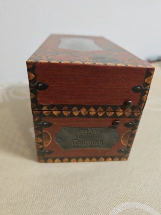 Caja Quidditch con Snitch y Bludgers