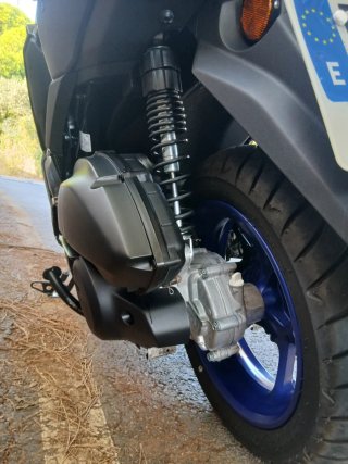 Yamaha N-max 125 Scooter Negra y Azul