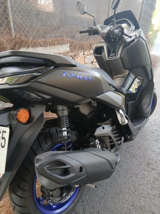Yamaha N-max 125 Scooter Negra y Azul