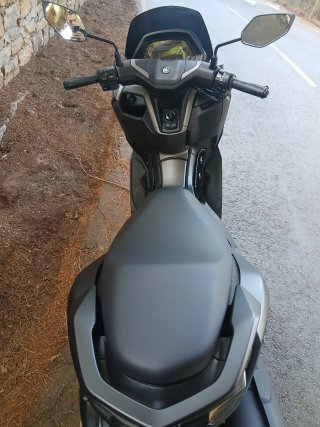 Yamaha N-max 125 Scooter Negra y Azul