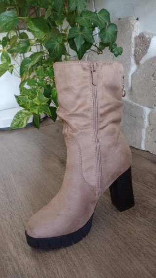 Botines beige tacón alto