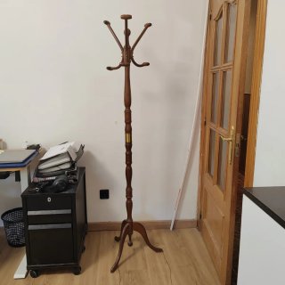 Perchero de madera clásico