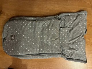 Saco para carrito de bebé gris estrellas