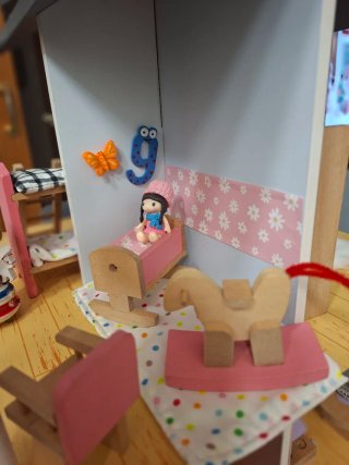 Casa de muñecas de madera