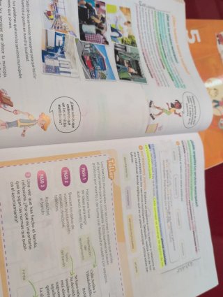 Revuelta ciencias sociales. 5º primaria SM