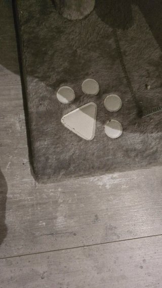 Rascador para gatos con casa y pelota