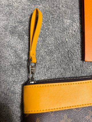 Pochette Louis Vuitton Monogram Giallo