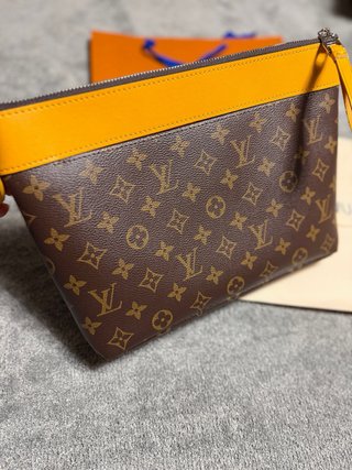 Pochette Louis Vuitton Monogram Giallo