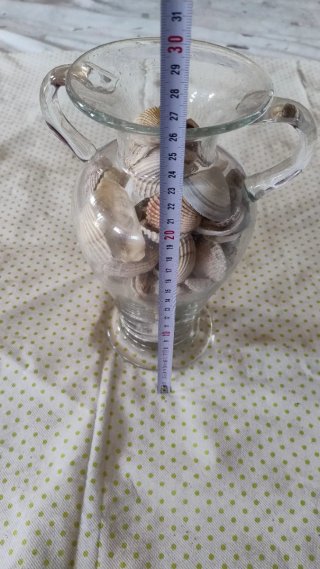 Vaso decorativo con conchiglie