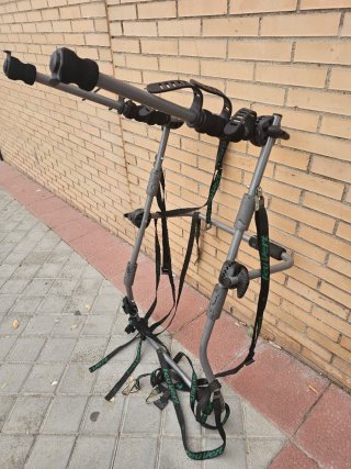Portabicicletas con correas y ganchos