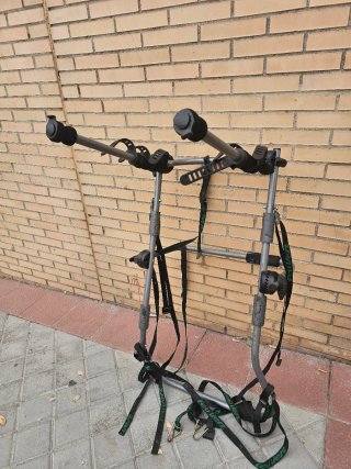 Portabicicletas con correas y ganchos