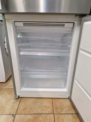 Nevera marca ELECTROLUX altura 2 metro ancho 60cm